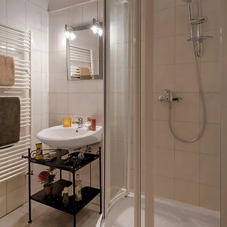 Haus Saarland 호텔 2*